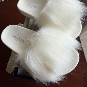 J/SLIDES Women's Cream Furry Slippers